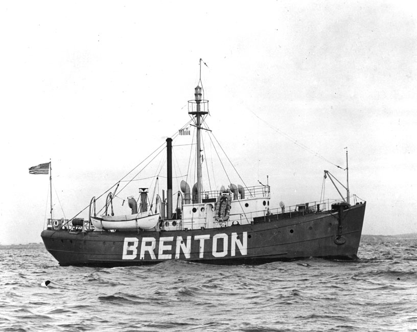 Brenton Reef Lightship LV-102/WAL-525 on Station In 1949