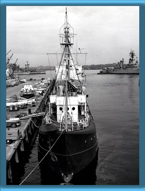 Brenton
      Reef Lightship LV-102/WAL-525 at the Dock