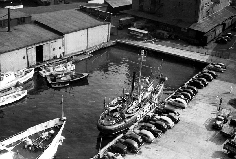 Brenton Reef Lightship LV-102/WAL-525 Docked