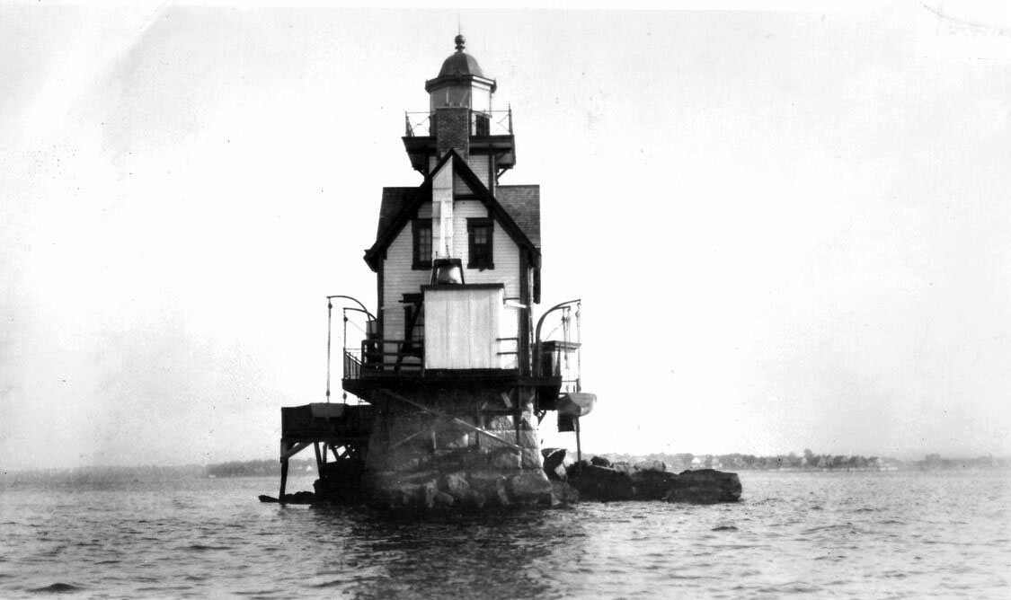 Bullock's Point Lighthouse