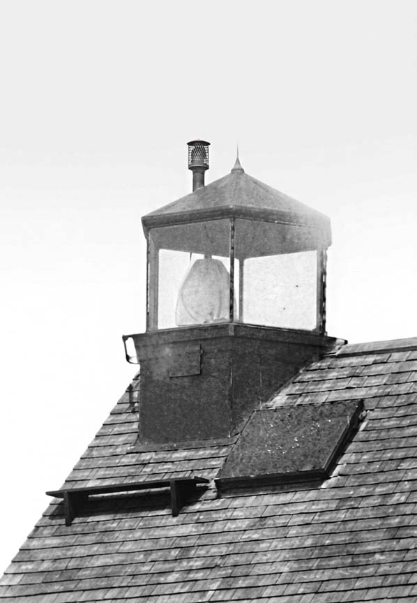 Musselbed Shoals Lighthouse's Lantern and
Six Order Frensel Lens