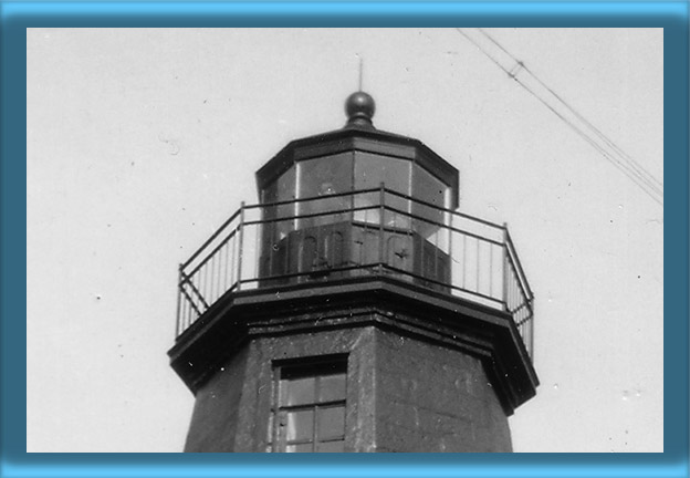 Point Judith Lighthouse's Lantern and Fourth
Order Fresnel Lens - 2000