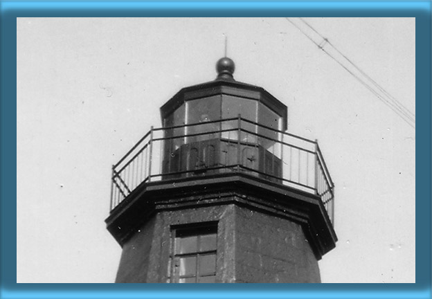 Point Judith Lighthouse's Lantern and Fourth
Order Fresnel Lens - 2000