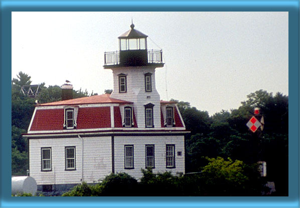 Pomham Rocks Lighthouse