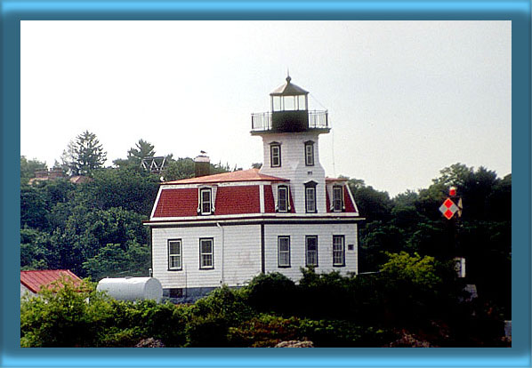 Pomham Rocks Lighthouse