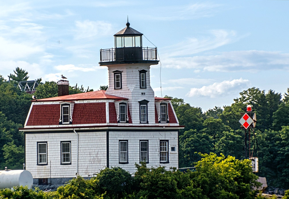 Pomham Rocks Lighthouse