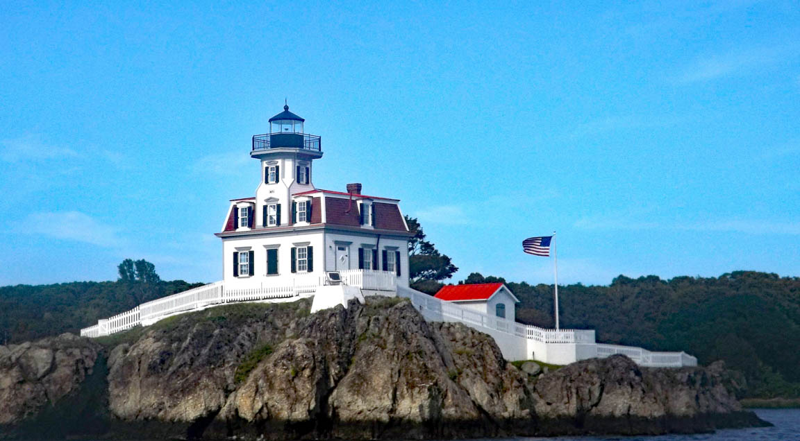 Pomham Rocks Lighthouse