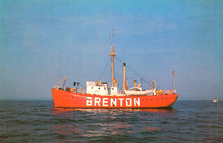 Brenton Reef Lightship LV-102/WAL-525 Postcard